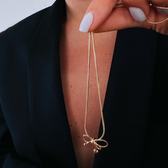 New Delicate Bow Pendant Necklace Minimalists Neck chain - Picture 4 of 5